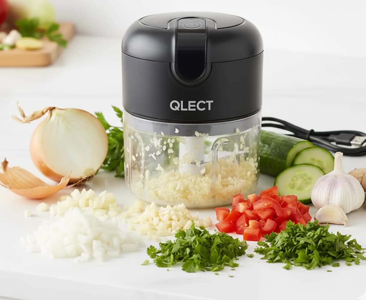 QLECT Electric Mini Chopper, USB Rechargeable Garlic Chopper with Stainless Steel Blades, Portable Food Processor for Onion, Nuts, Ginger, Vegetables & Baby Food (250ml, Black) – image 1